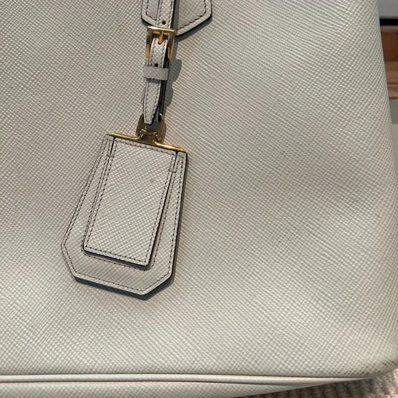 Prada Cuir Tote White - Picture 16 of 16